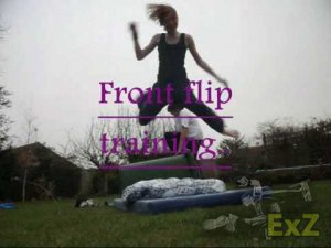 Front flip training 18.3.10 - Girl Parkour & Freerunning